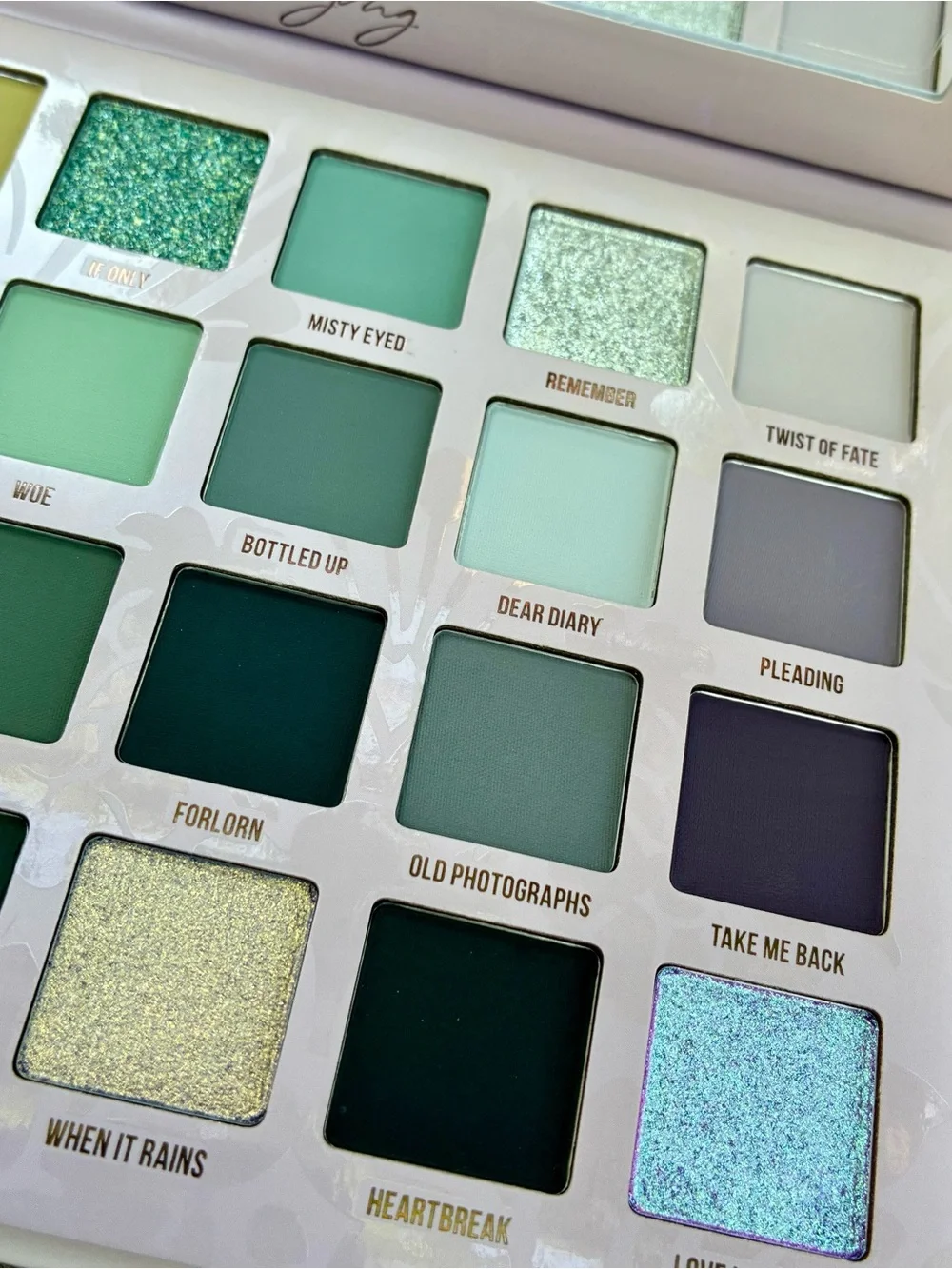 Longing Eyeshadow Palette — Pink Shades